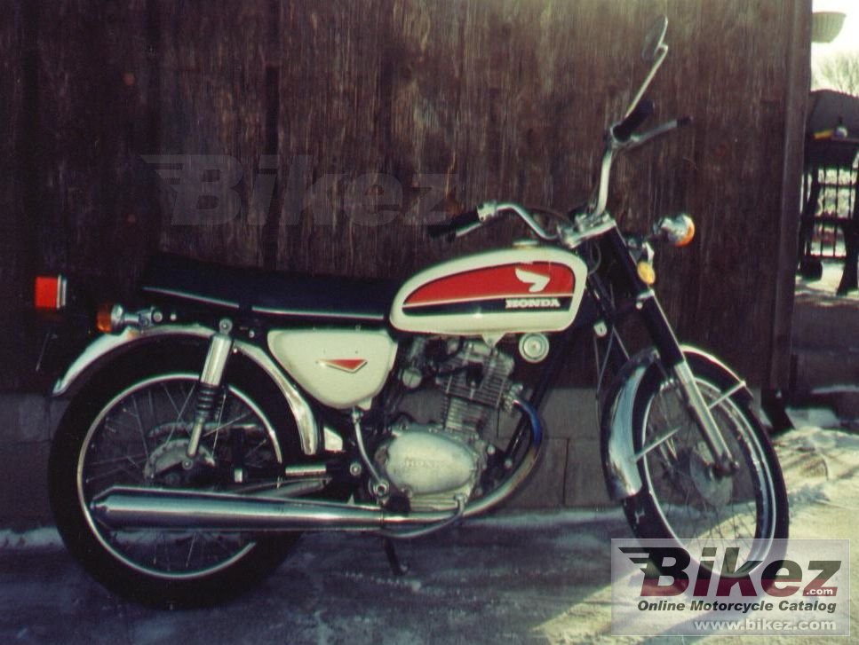 Big Rodd and Peggy Hember cb 100 picture and wallpaper from Bikez.com